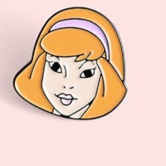Daphne from Scooby Doo Pin Brooch - Picture 3 of 3